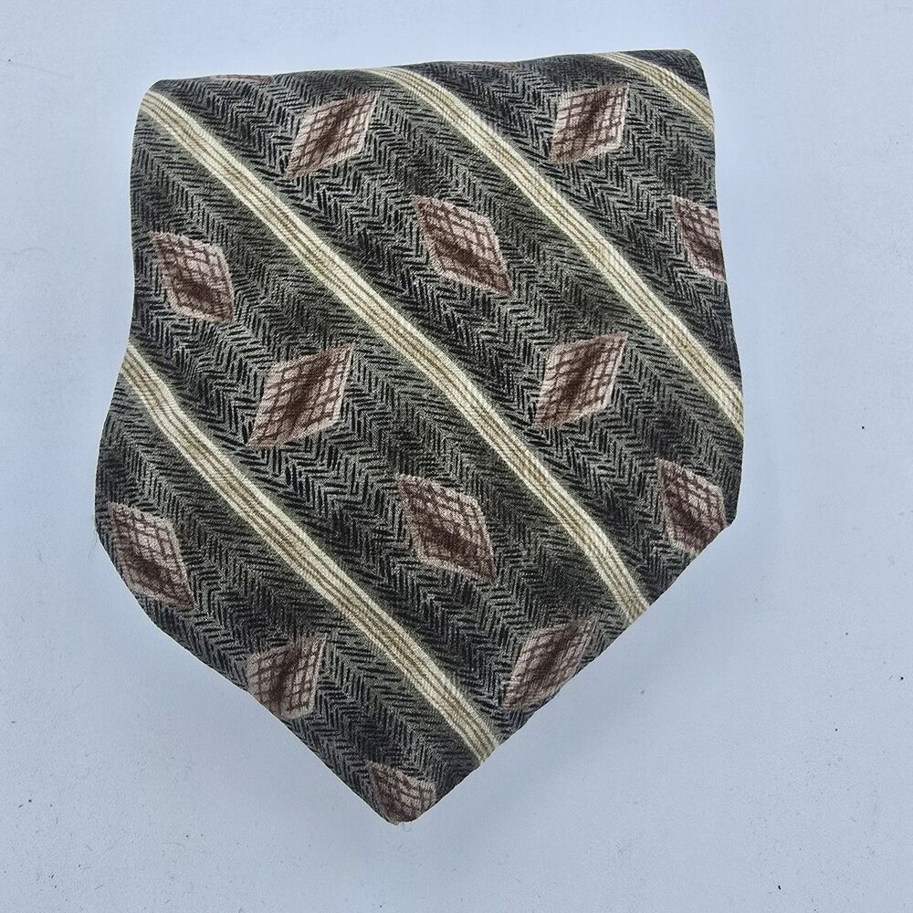 Mens Necktie Haggar clothing co. Tan  and Brown, Size Is 56in x 4in Vintage